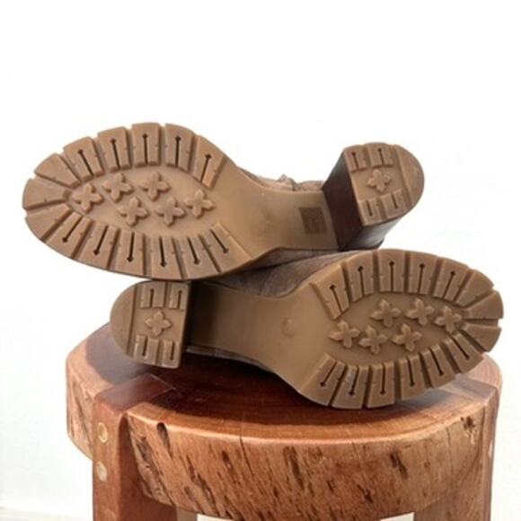 Tory Burch Leigh Suede Lug Sole Boots in River Rock, Size 8.5 NWOT - Picture 6 of 11